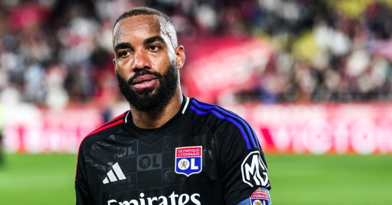 OL: Confirmation falls for Lacazette