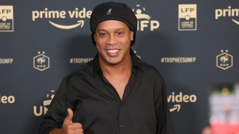 Ronaldinho sends a message to PSG before Arsenal