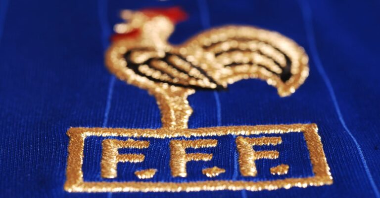 Six blues dismissed, the sanction falls