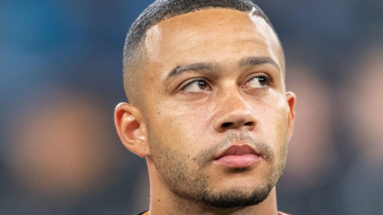 The Corinthians owes money to Memphis Depay