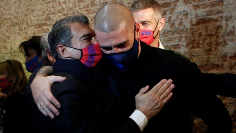 Victor Valdes leaves his coach post after four games