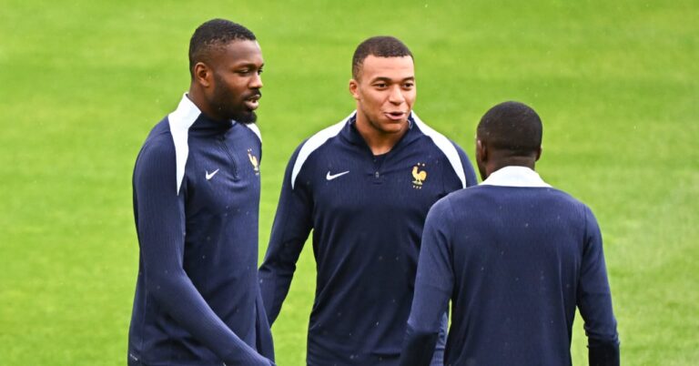 Kylian Mbappé pays Marcus Thuram!