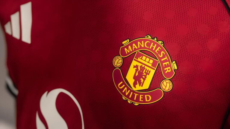 Manchester United unveils his new 2025/26 home jersey