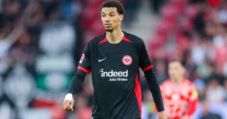 It accelerates for Ekitike!