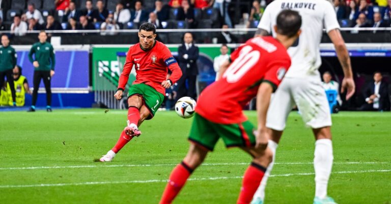 Cristiano Ronaldo mocked for his free kicks