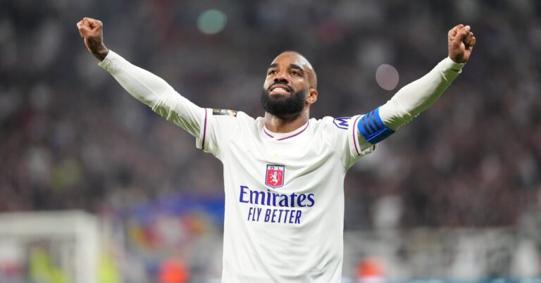 Lacazette in gold: the secrets of a mind -blowing contract