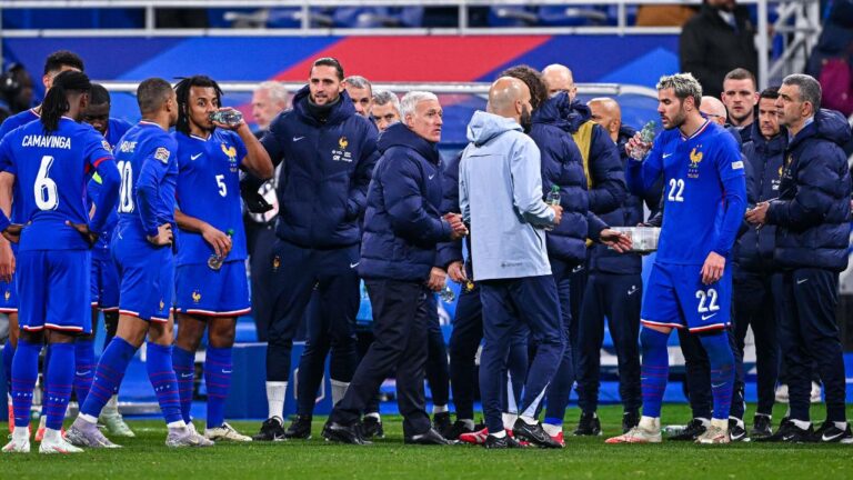 A blue of Deschamps ready to snap the door?
