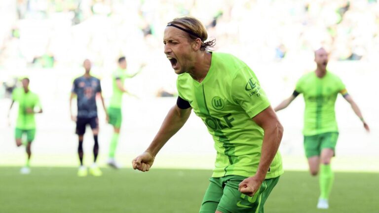 A liga club takes information on Lovro Majer
