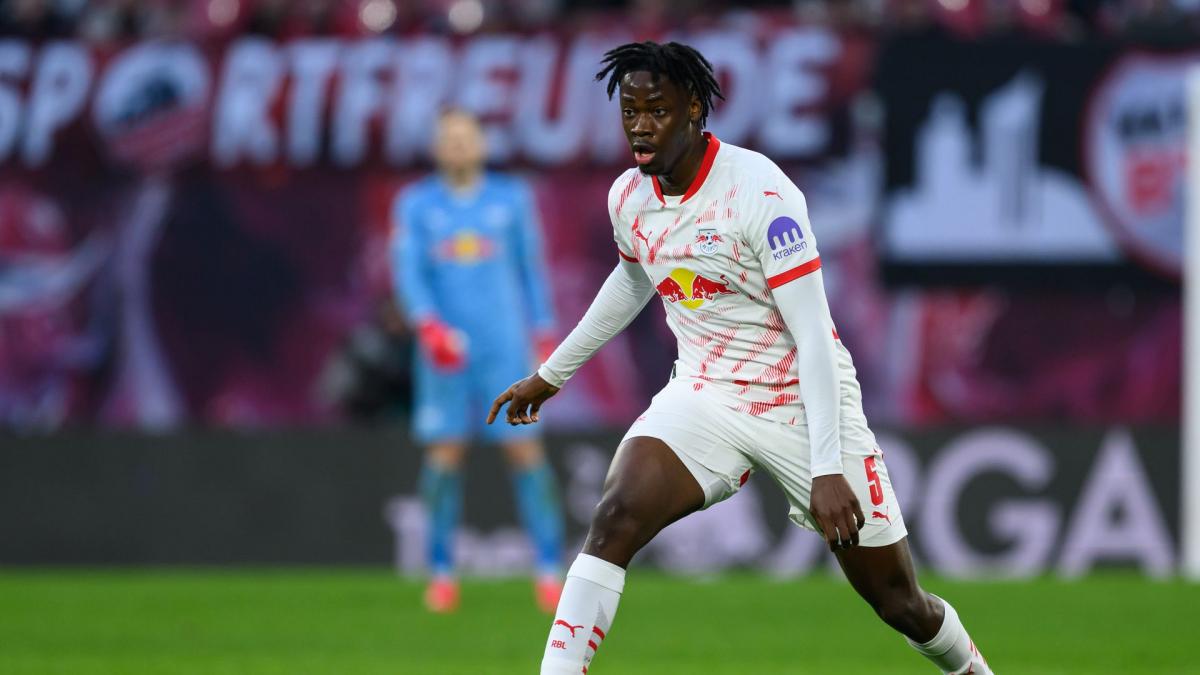 El Chadaille Bitshiabu extends to RB Leipzig
