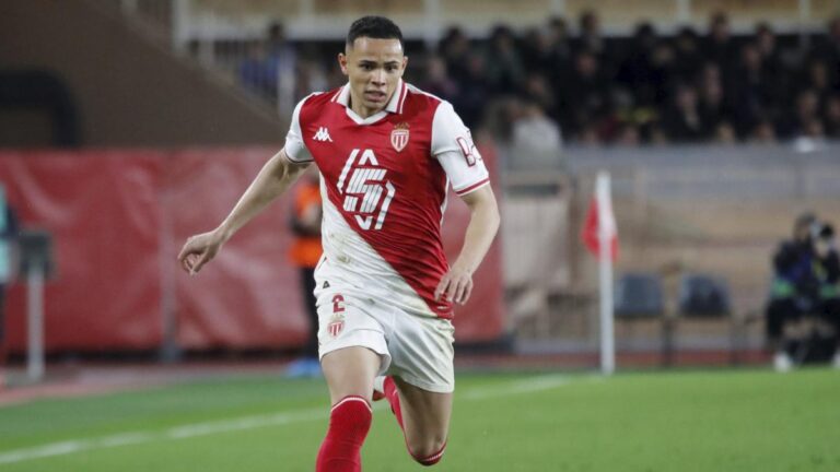 FC Barcelona pushes for Vanderson