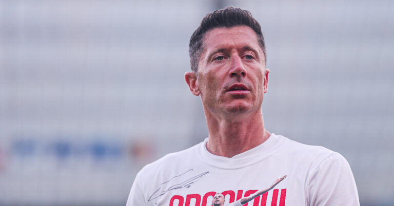 Formalized departure, Lewandowski signs his return