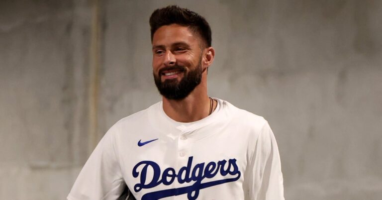 Giroud back!