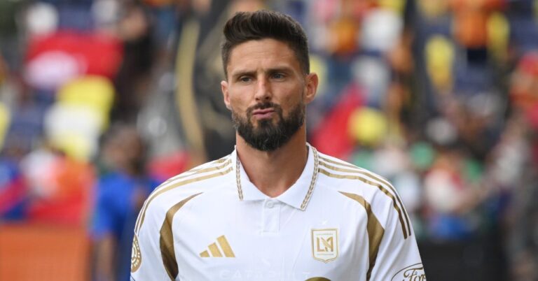 Giroud, it's already over!
