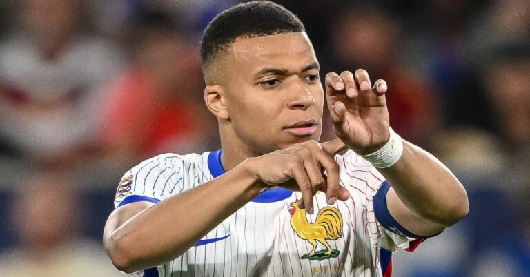Golden ball, Mbappé slices in the spot!