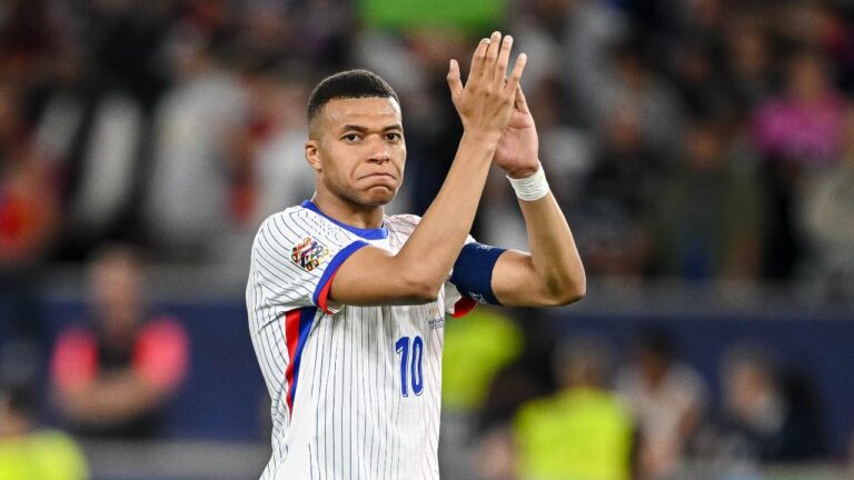 Kylian Mbappé pays Antoine Griezmann!