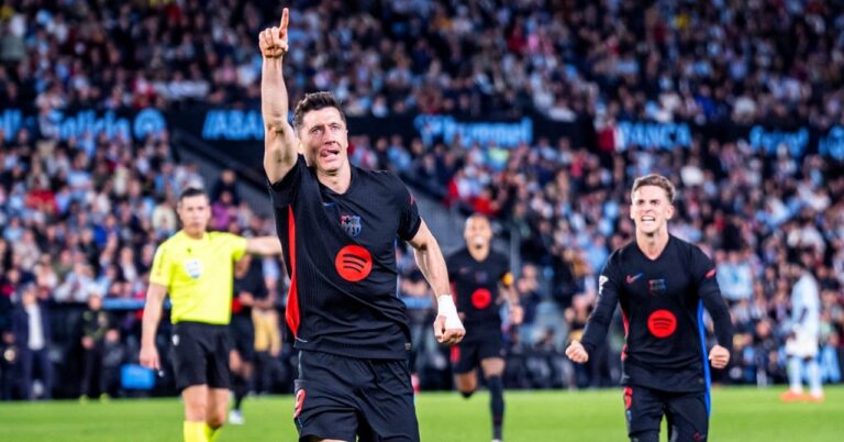 Lewandowski takes everyone out