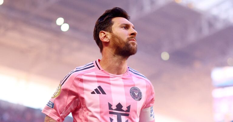 Lionel Messi attacks Cristiano Ronaldo!