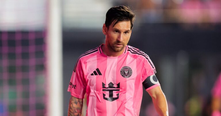 Lionel Messi opens the door to an XXL transfer!