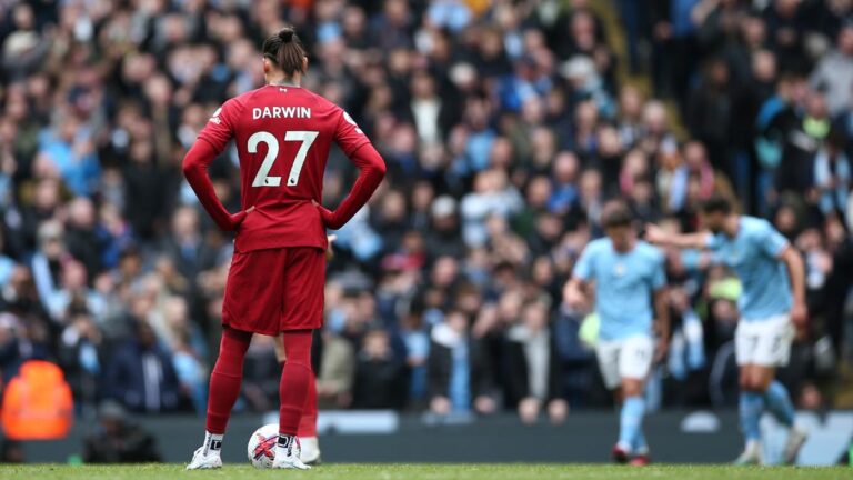 Liverpool: Darwin Nunnez Fil by two Italian Cadors