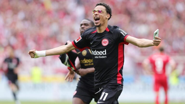 Manchester United also launched Hugo Ekitike's assault