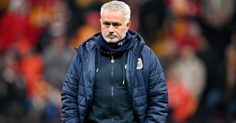 Mourinho rushes on a Manchester United flop