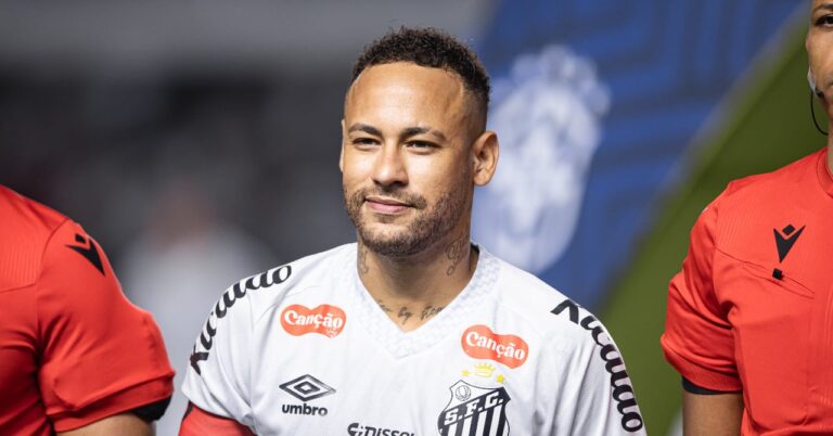 Neymar extends with Santos