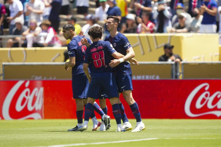 PSG tames Atlético and treats its entrance