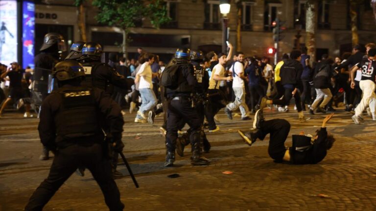 The celebration of the title of PSG put Paris and France on fire and blood!