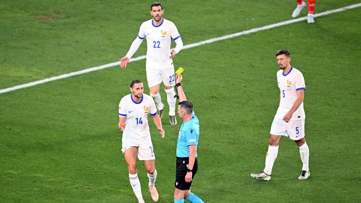 The defense of the French team has completely sunk