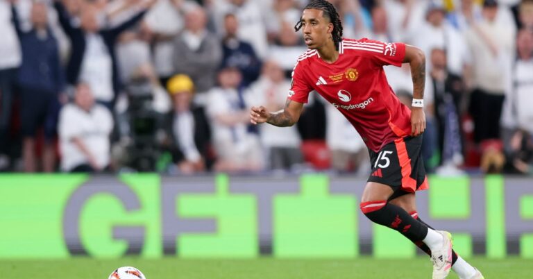 Leny Yoro defended by a Manchester legend