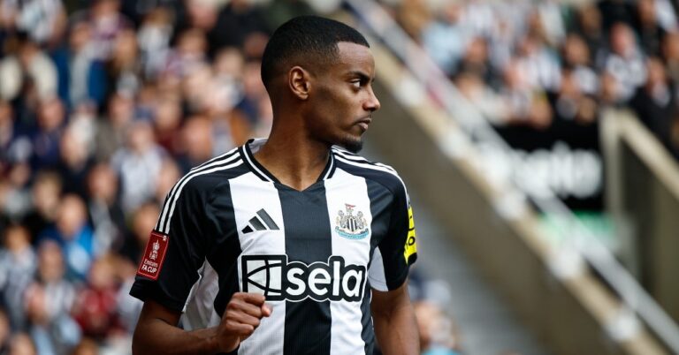 Alexander Isak, Newcastle prepares his rear