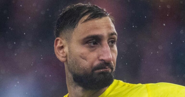 Donnarumma in weak position