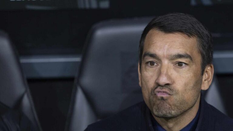 Giovanni van Bronckhorst signs in Liverpool