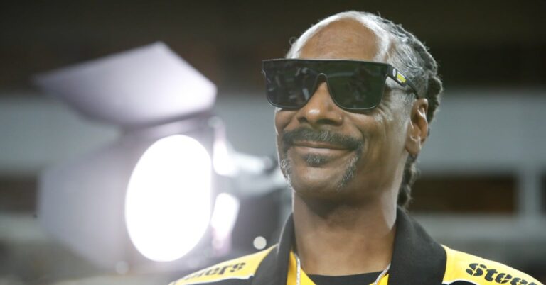 It's official, Snoop Dogg invests English football!