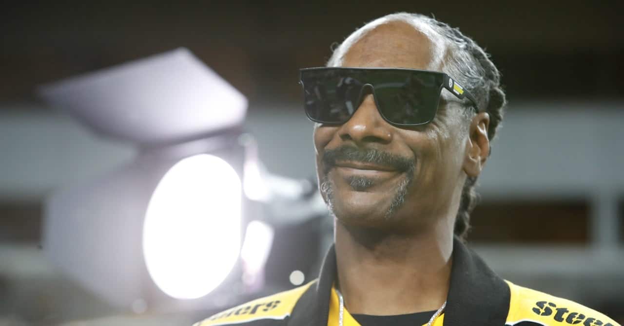 It's official, Snoop Dogg invests English football!
