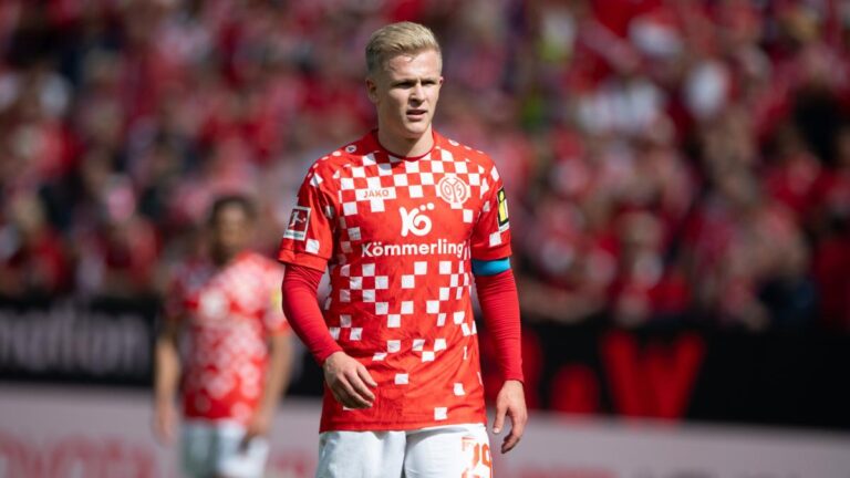 Jonathan Burkardt is committed to Eintracht Frankfurt