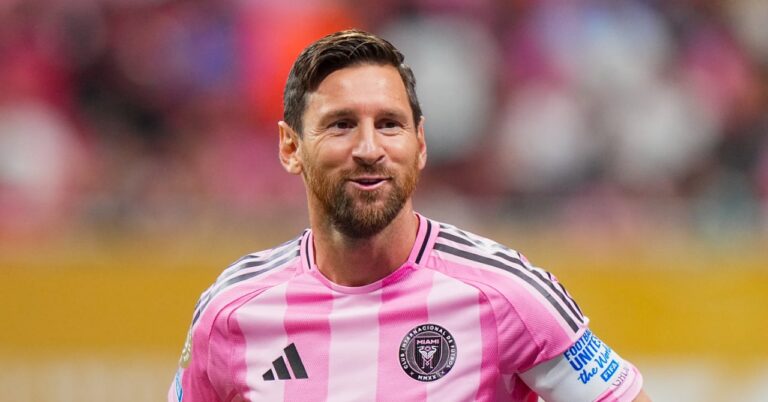 Lionel Messi, it's historic!