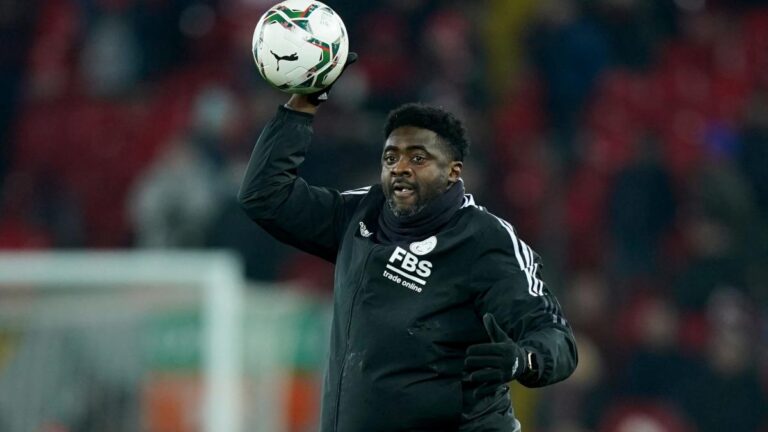 Manchester City: Kolo Touré incorporates the Pep Guardiola staff