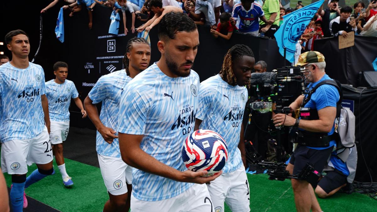 Manchester City signs a contract at 1 billion euros!