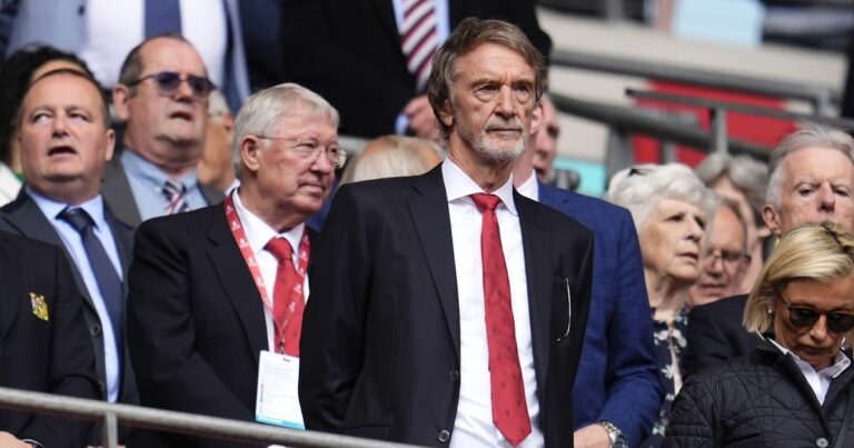 Manchester United breaks his piggy bank and offers himself a new star!