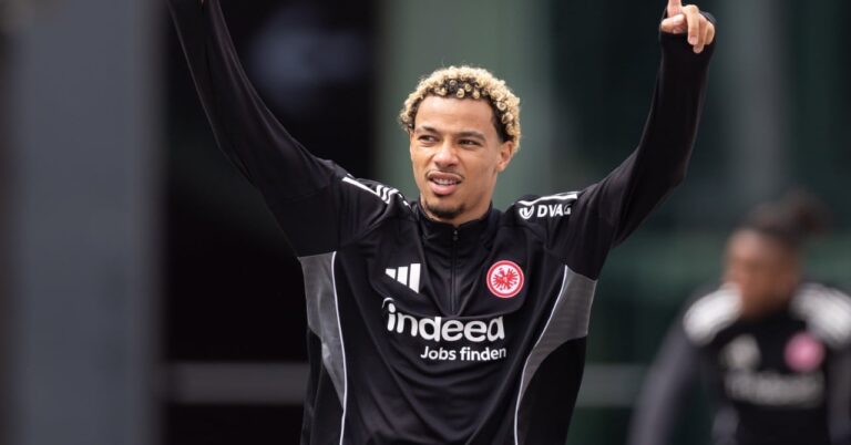 Mercato: Ekitike cheek like Cristiano Ronaldo!