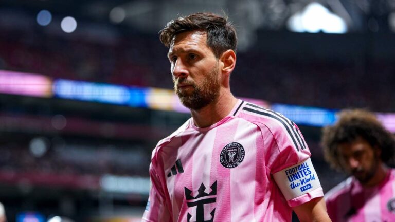 Messi threatens Juninho, in his own way