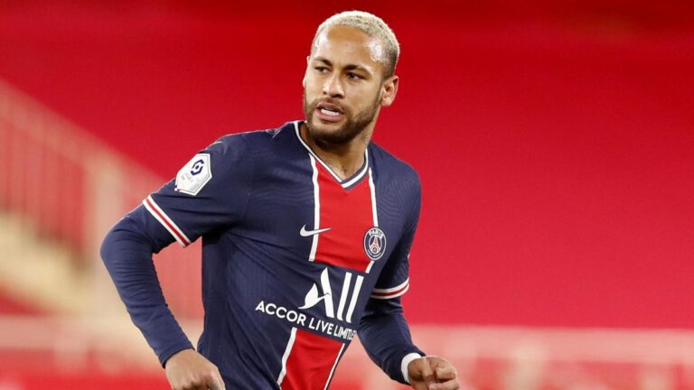 Neymar came to visit the installations of PSG Academy in Santos