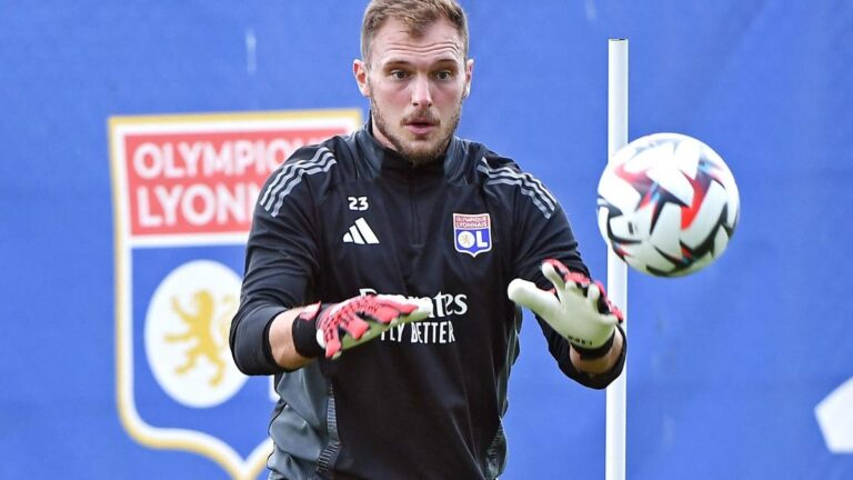 OL: Lucas Perri will sign in Leeds