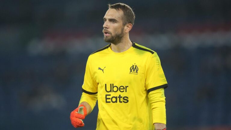Pau Lopez is committed to Real Betis