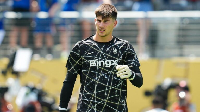 Strasbourg is lent the goalkeeper Mike Penders