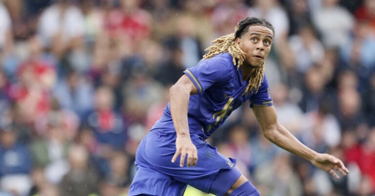 Targeted by OM, this striker chooses another destination