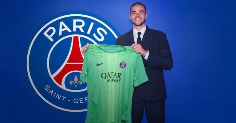 It's official, knight sign at PSG!