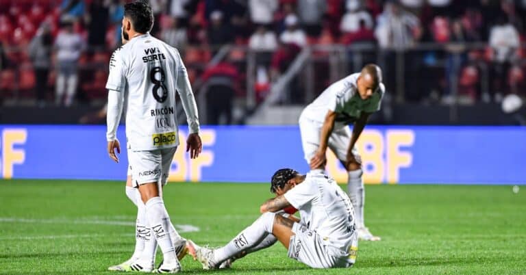Video: Neymar's tears after Santos' scathing defeat!