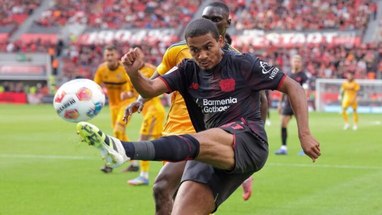 Bayer Leverkusen: Amine Adli in tears for her farewell